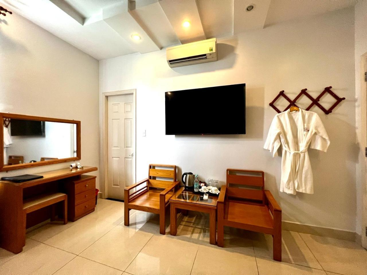 Yen Nam Hotel Nguyen Trong Tuyen Cidade de Ho Chi Minh Exterior foto